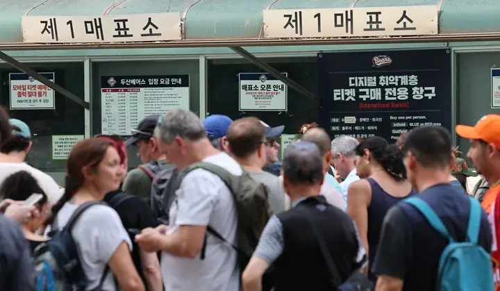 지난달 30일 서울 잠실야구장 매표소(사진=저작권자(c) 연합뉴스, 무단 전재-재배포 금지)